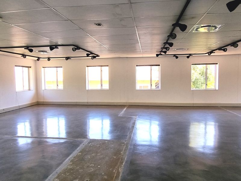 Office space to let on the 1st floor in Country Club Estate - Photo 4