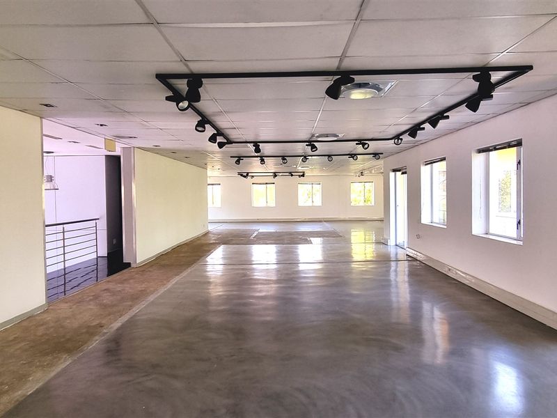 Office space to let on the 1st floor in Country Club Estate - Photo 3