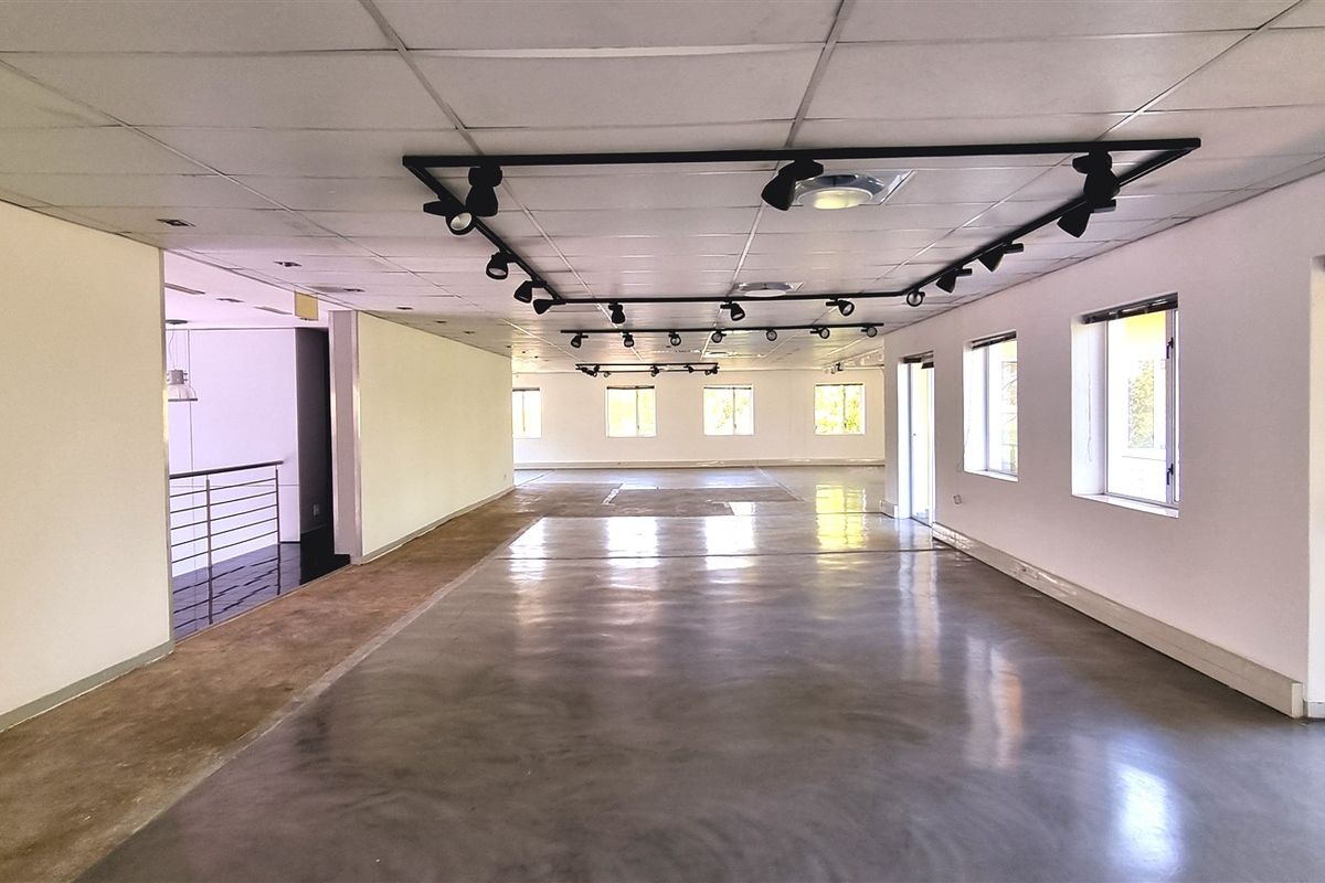 Office space to let on the 1st floor in Country Club Estate - Photo 3