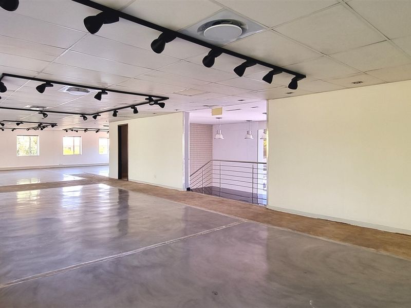 Office space to let on the 1st floor in Country Club Estate - Photo 10