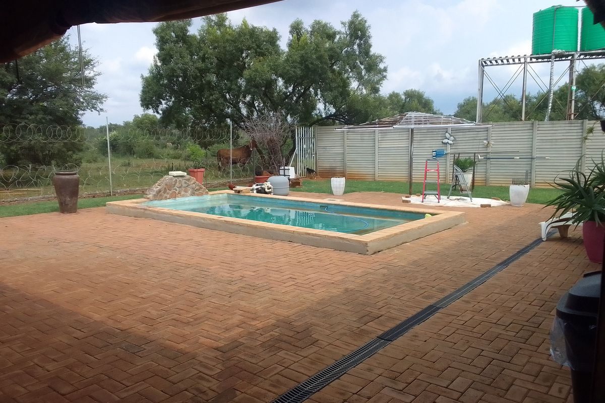 Immaculate Farm with Luxury Living & Top-Class Facilities - Photo 2