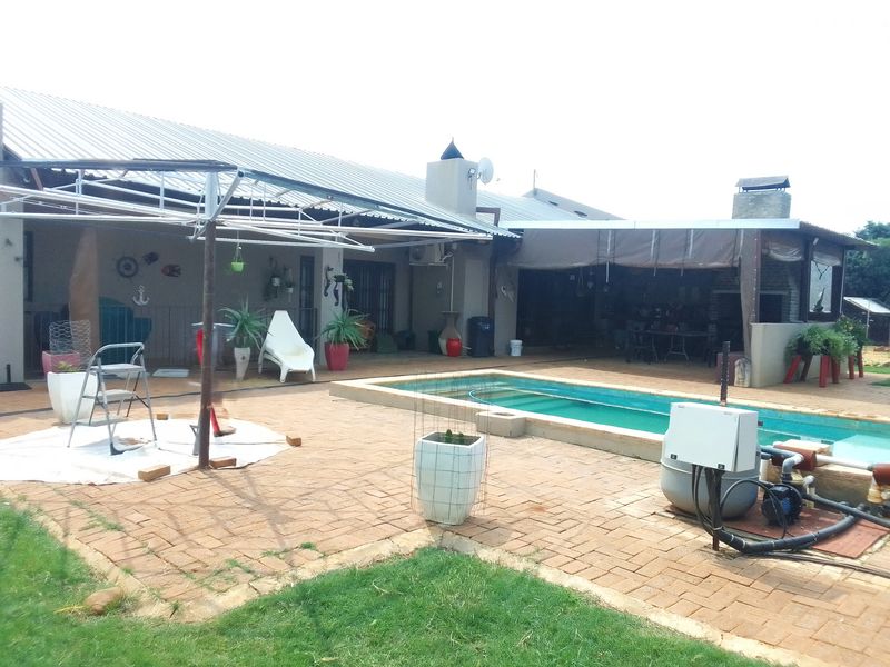 Immaculate Farm with Luxury Living & Top-Class Facilities - Photo 4