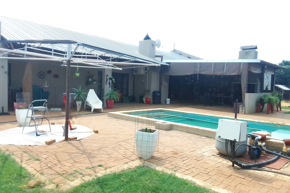 Immaculate Farm with Luxury Living & Top-Class Facilities - Photo 4