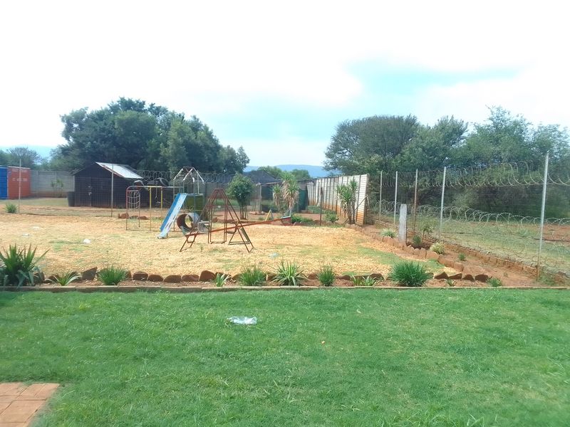 Immaculate Farm with Luxury Living & Top-Class Facilities - Photo 3