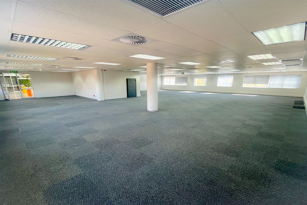 317m2 office space to let in Bedfordview - Photo 4
