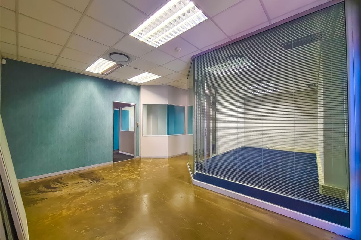 580m2 Read Fitted Office to Let in Constantia Kloof - Photo 5