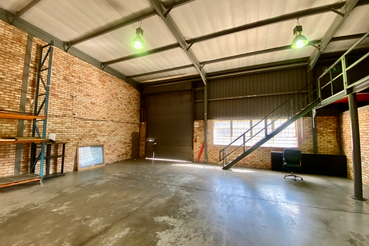 555m2 Industrial Warehouse To Let in Grand Central, Midrand - Photo 3