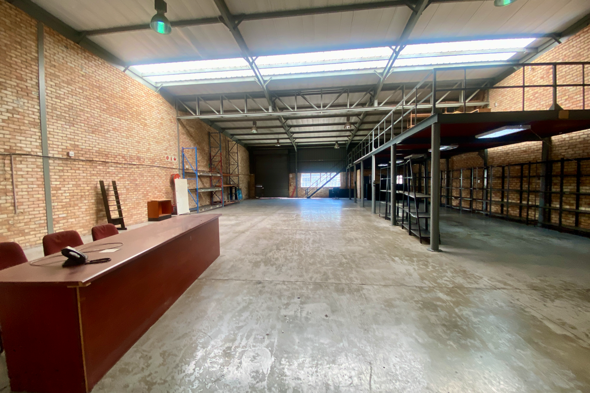 555m2 Industrial Warehouse To Let in Grand Central, Midrand - Photo 5