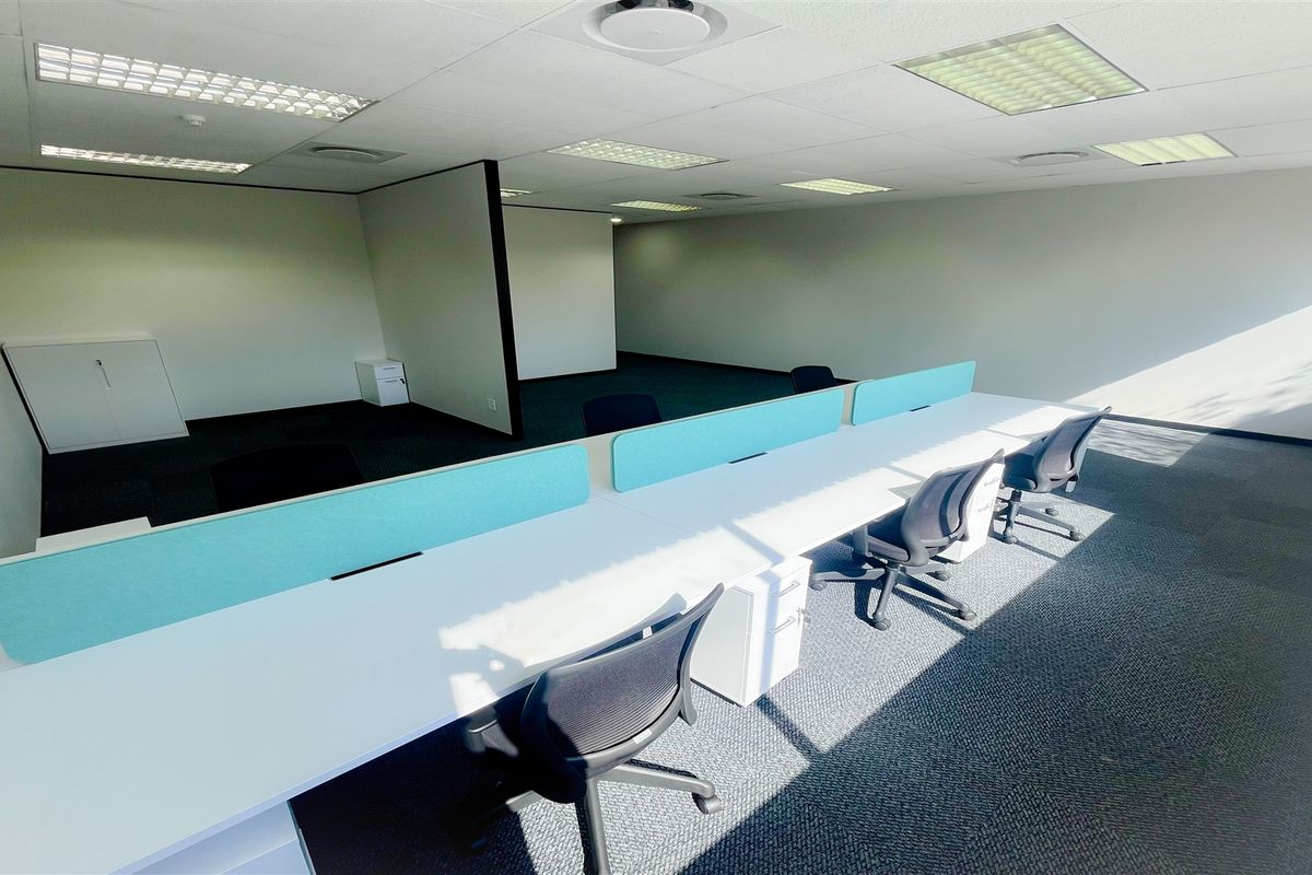 Furnished office space to let - Photo 5