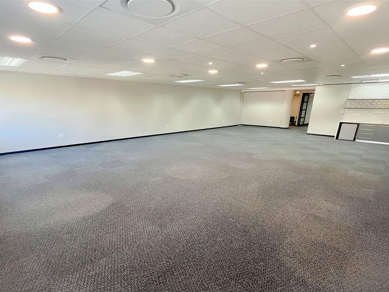 164m2 furnished office space to let in Bedfordview - Photo 6