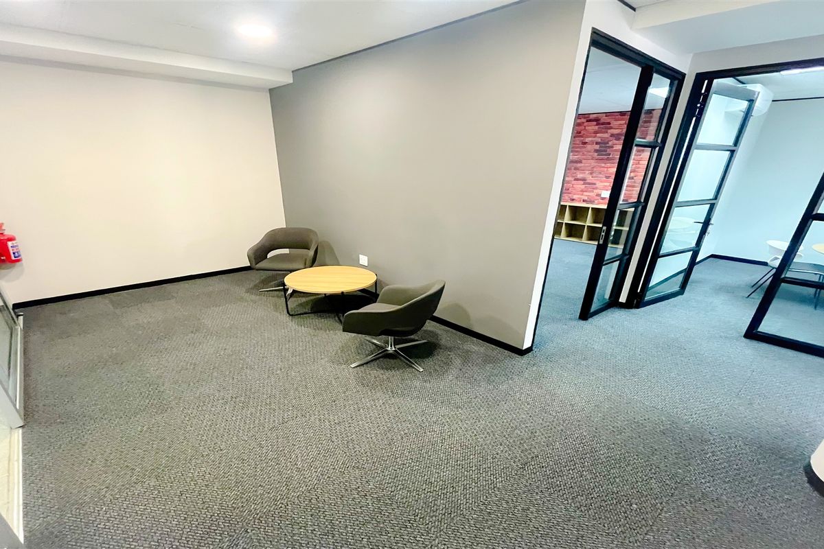164m2 furnished office space to let in Bedfordview - Photo 3