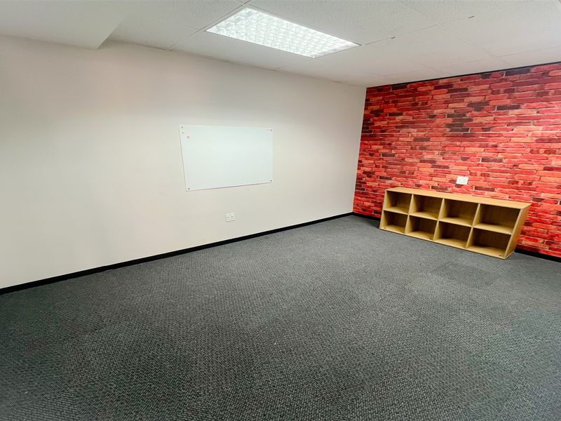 164m2 furnished office space to let in Bedfordview - Photo 4