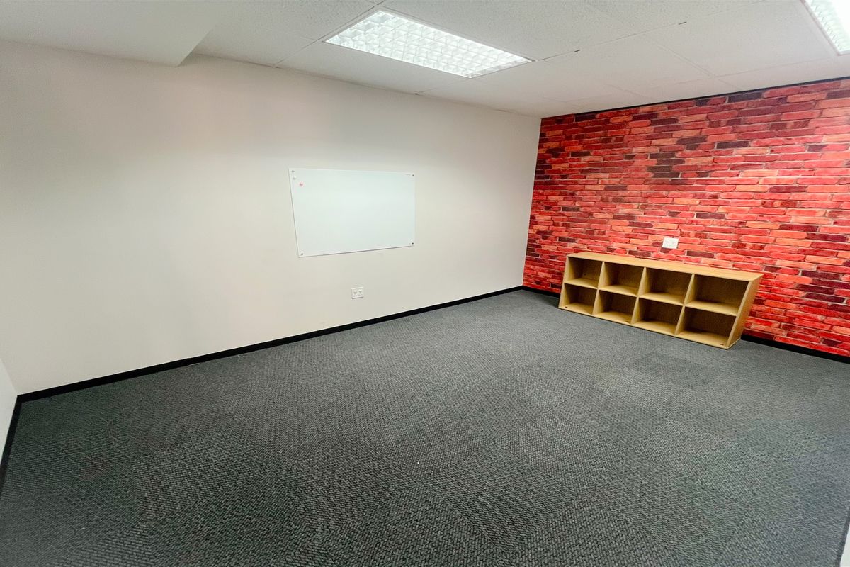 164m2 furnished office space to let in Bedfordview - Photo 4