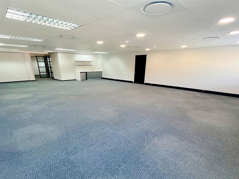 164m2 furnished office space to let in Bedfordview - Photo 8