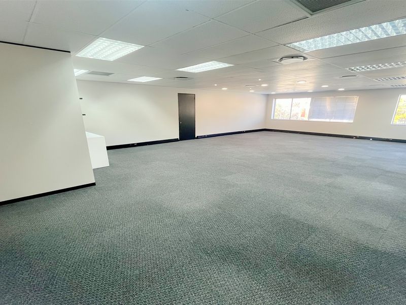164m2 furnished office space to let in Bedfordview - Photo 7