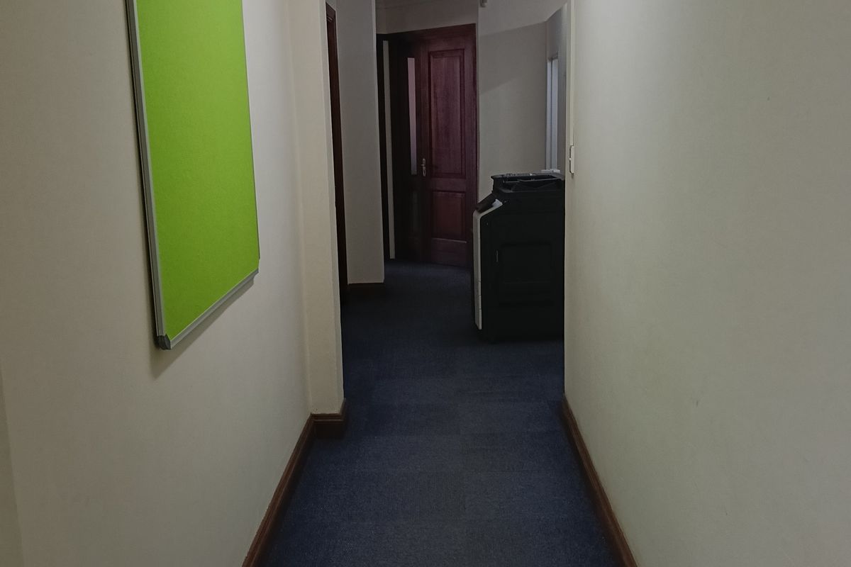 Office in Industrial Park to let - Photo 5