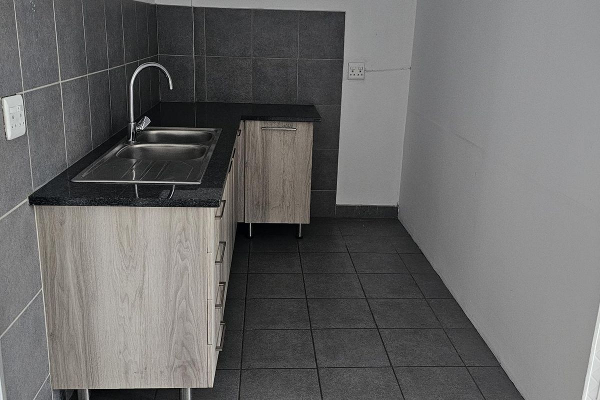 Secure, Modern & Well-Located Warehouses for Lease in Modderfontein - Photo 4