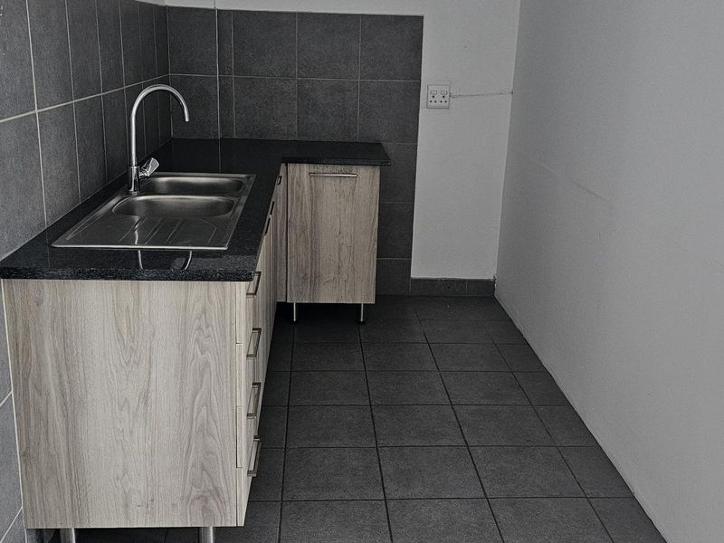 Secure, Modern & Well-Located Warehouses for Lease in Modderfontein - Photo 4