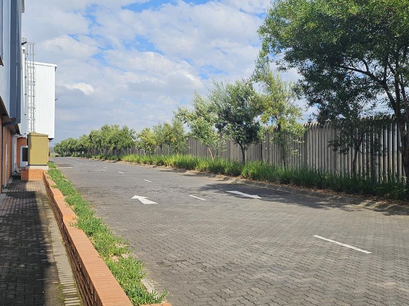 Secure, Modern & Well-Located Warehouses for Lease in Modderfontein - Photo 6