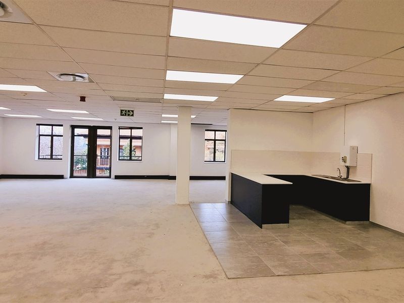 Office space to let in a Freestanding building in Morningside - Photo 8