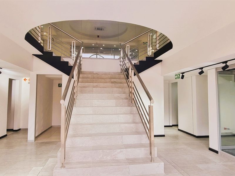 Office space to let in a Freestanding building in Morningside - Photo 2