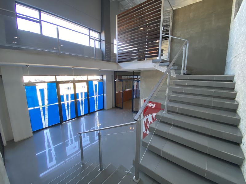 Freestanding Office building for lease and sale - Photo 4
