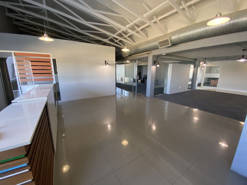 Freestanding Office building for lease and sale - Photo 6