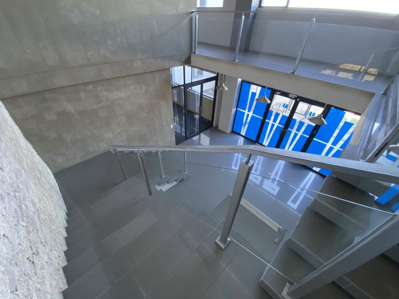 Freestanding Office building for lease and sale - Photo 5