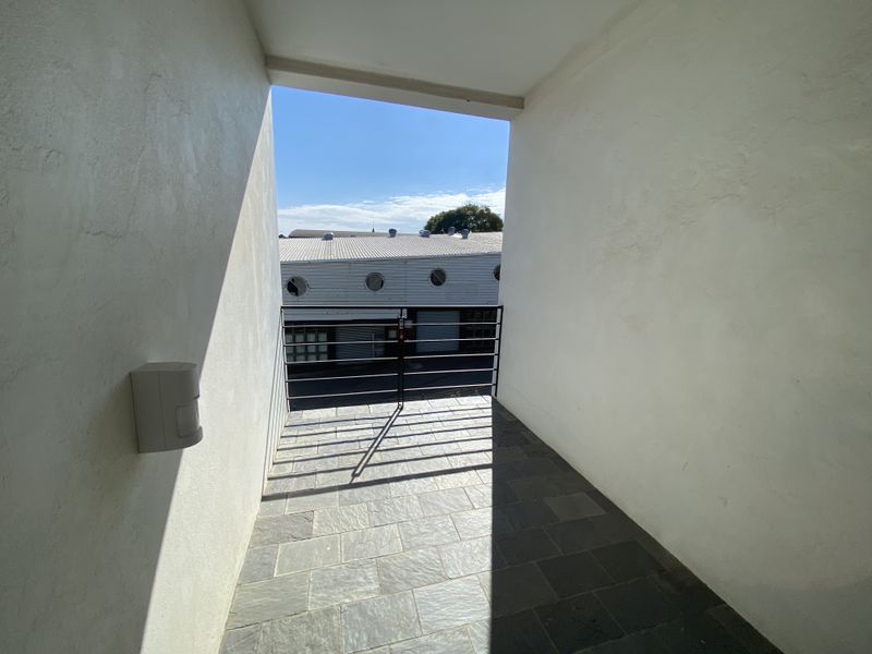 Freestanding Office building for lease and sale - Photo 8