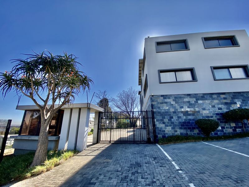 Freestanding Office building for lease and sale - Photo 2