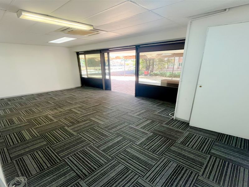 334m2 office to let in Bedfordview - Photo 6