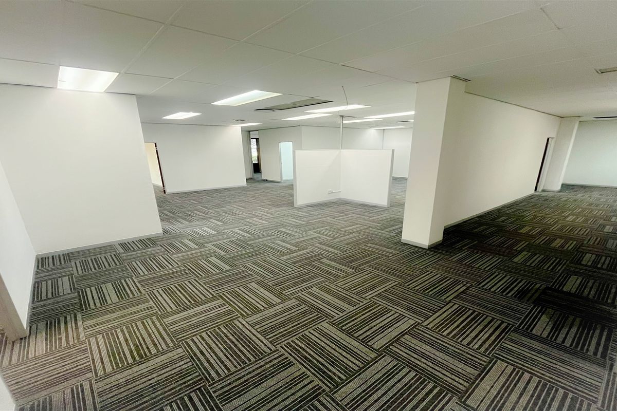 334m2 office to let in Bedfordview - Photo 5