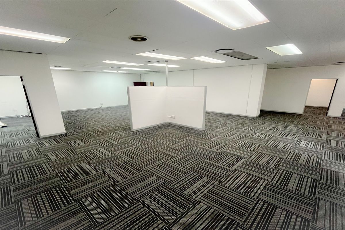 334m2 office to let in Bedfordview - Photo 4