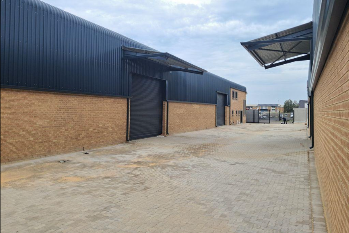 Stunning Newly Built A-Grade Warehouse Available To Let - Photo 4