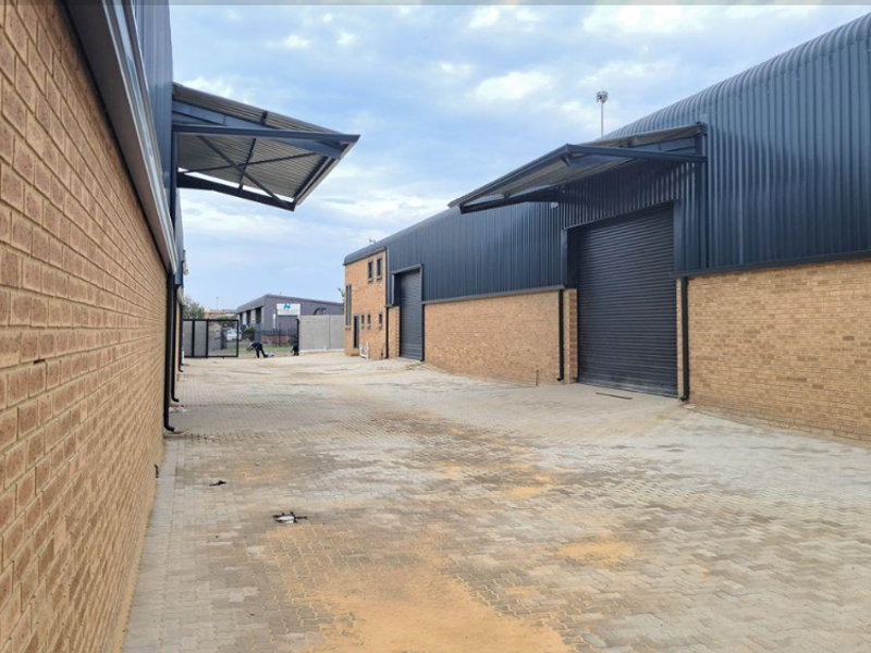 Stunning Newly Built A-Grade Warehouse Available To Let - Photo 3