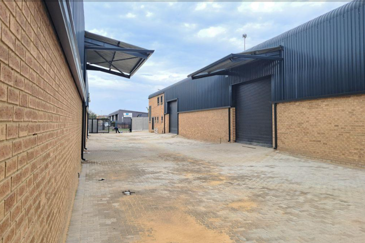 Stunning Newly Built A-Grade Warehouse Available To Let - Photo 3