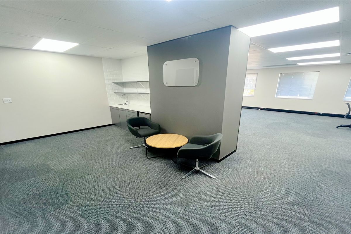 120m2 furnished office space to let in Bedfordview - Photo 3