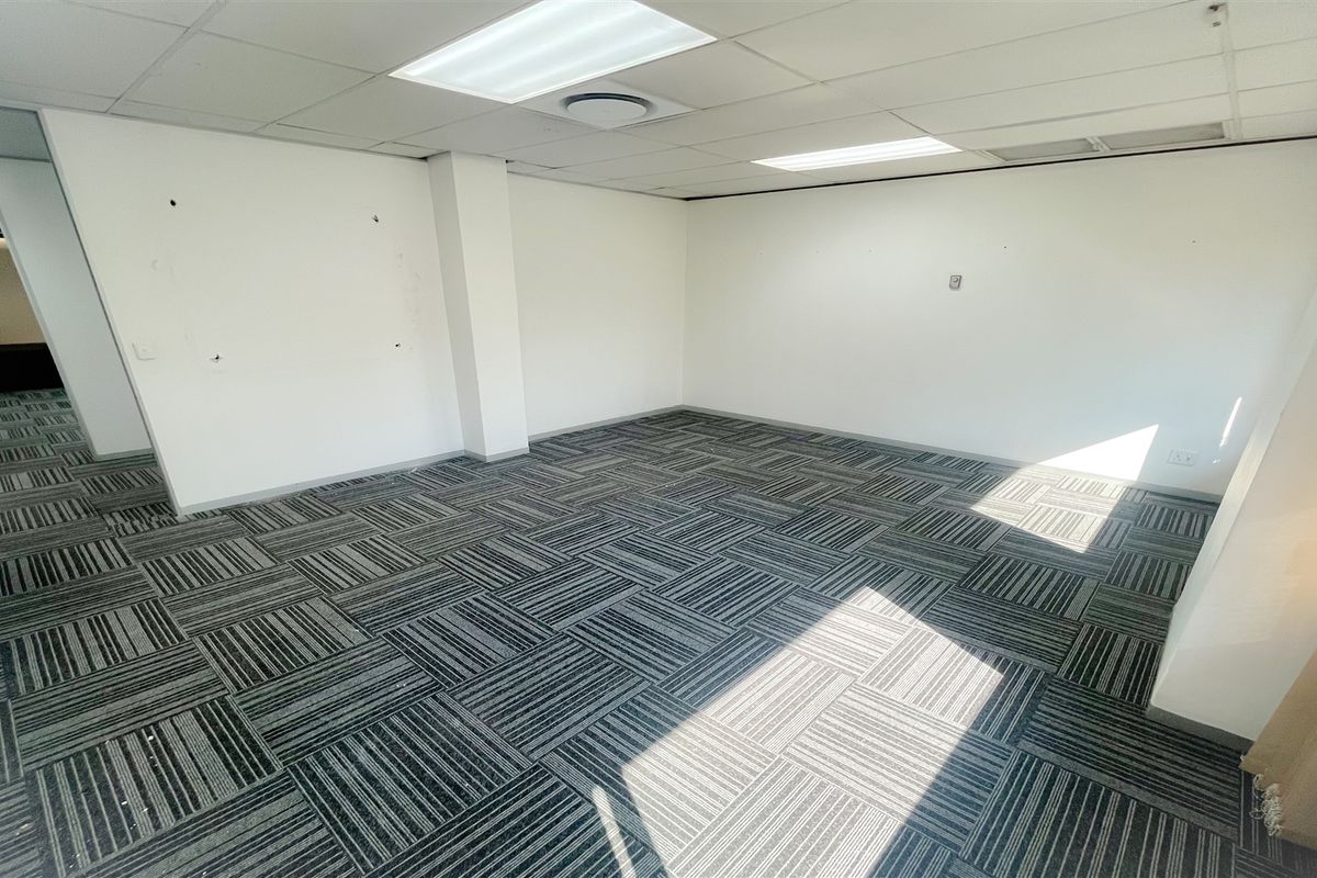 320m2 office space to let in Bedfordview - Photo 5