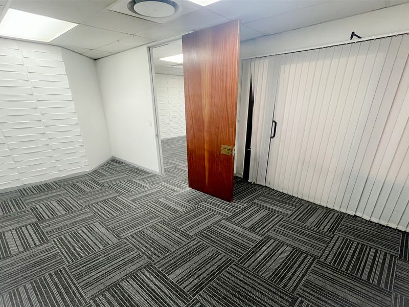 320m2 office space to let in Bedfordview - Photo 3