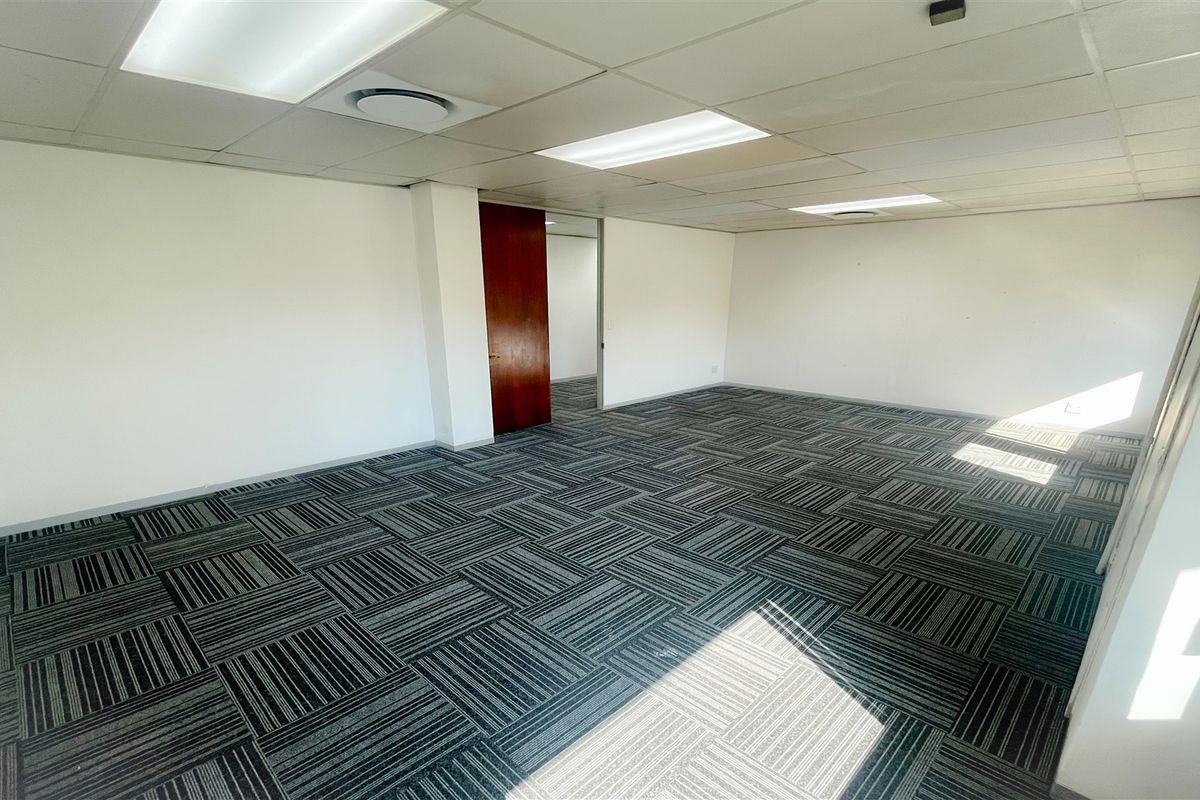 320m2 office space to let in Bedfordview - Photo 4