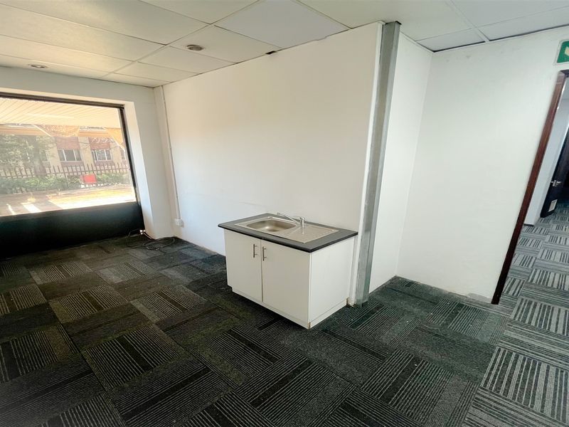 320m2 office space to let in Bedfordview - Photo 10