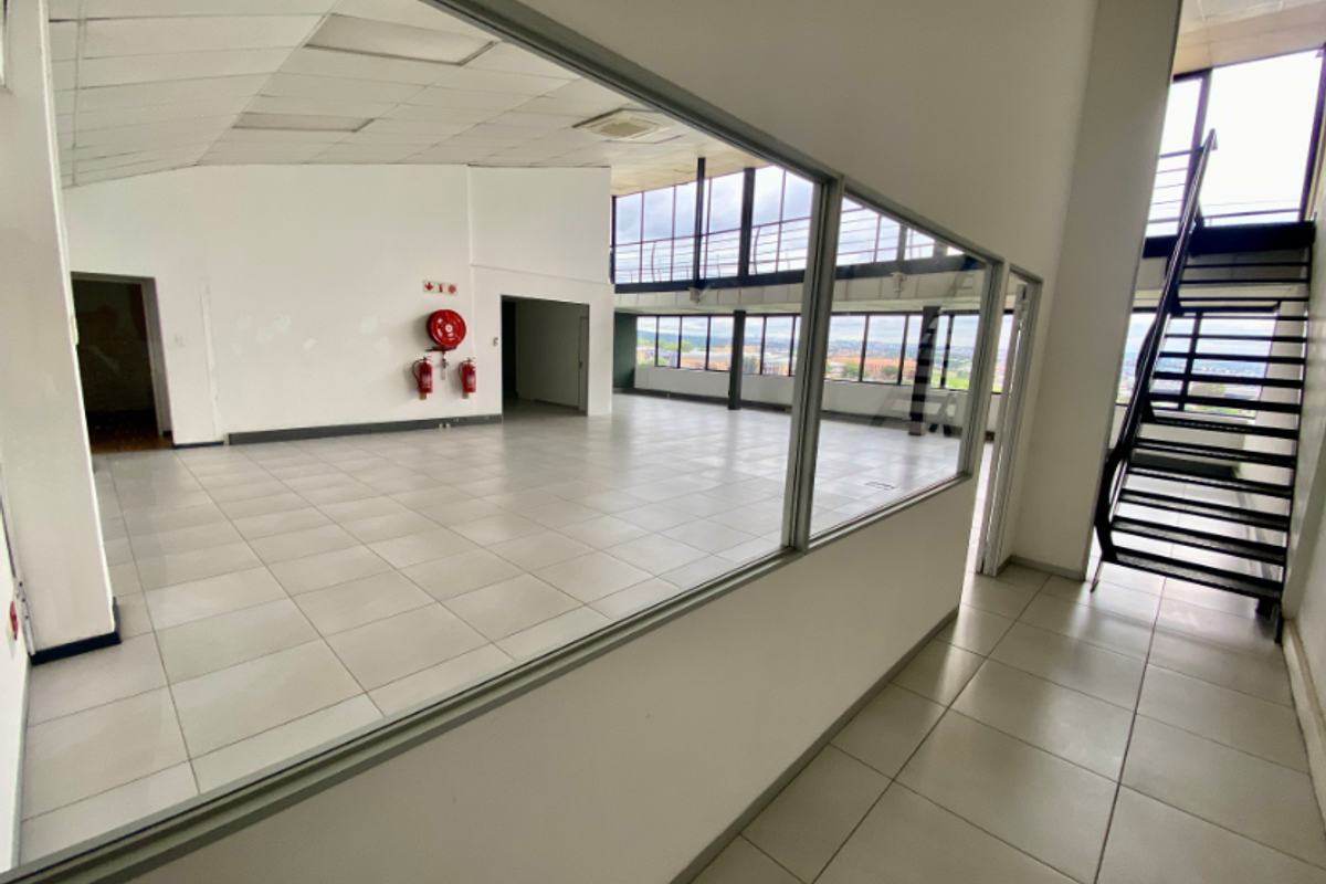 Prime Office Space with Exceptional Views of Kyalami Grand Prix Circuit - Photo 2