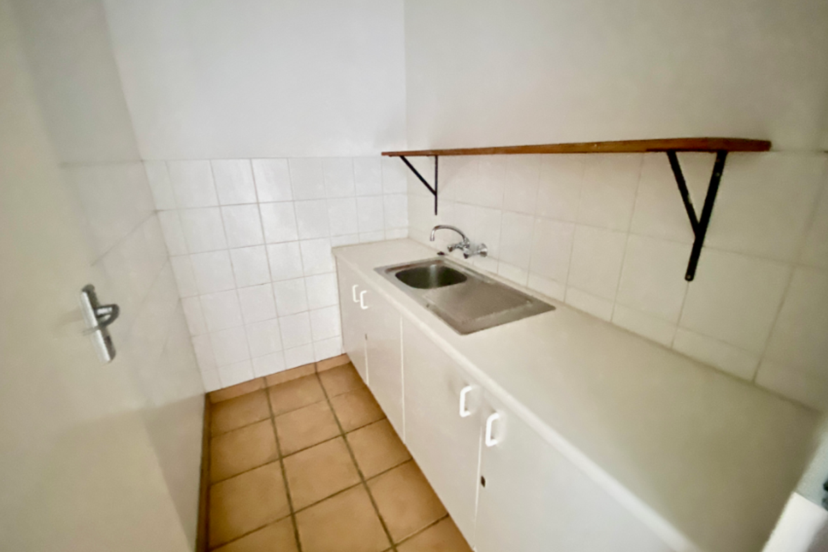 Prime Office Space with Exceptional Views of Kyalami Grand Prix Circuit - Photo 5