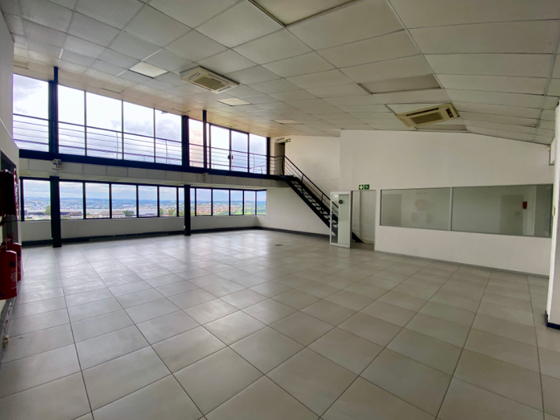 Prime Office Space with Exceptional Views of Kyalami Grand Prix Circuit - Photo 4