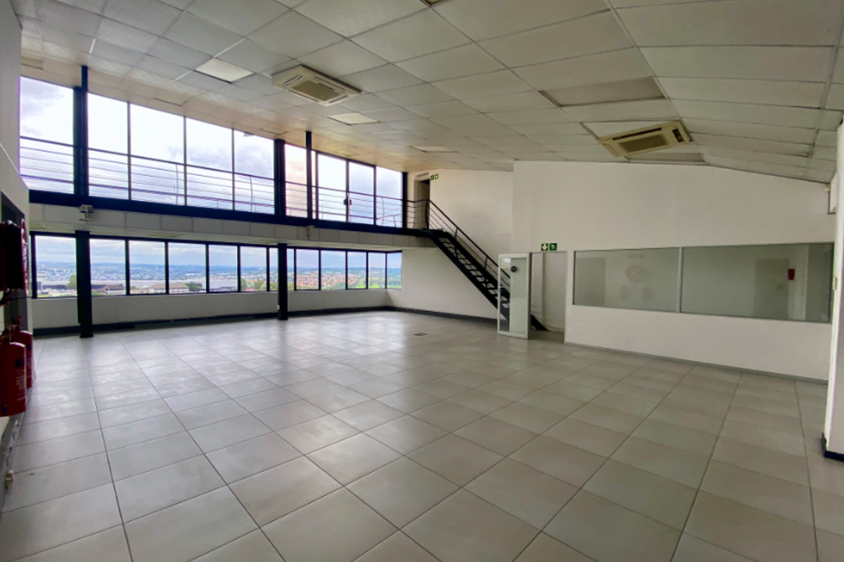 Prime Office Space with Exceptional Views of Kyalami Grand Prix Circuit - Photo 4