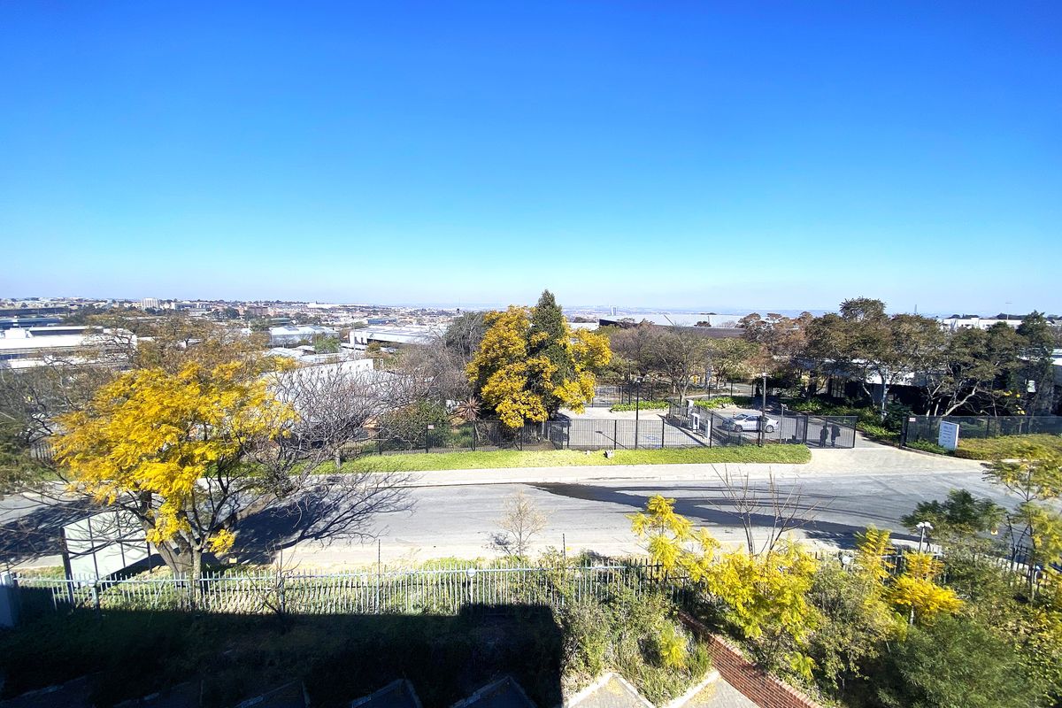 Premium 1,663m2 Free-Standing Office Block for Sale in Midrand - Photo 2