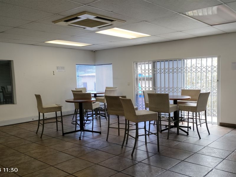 324m2  Warehouse  - TO LEASE - Photo 2