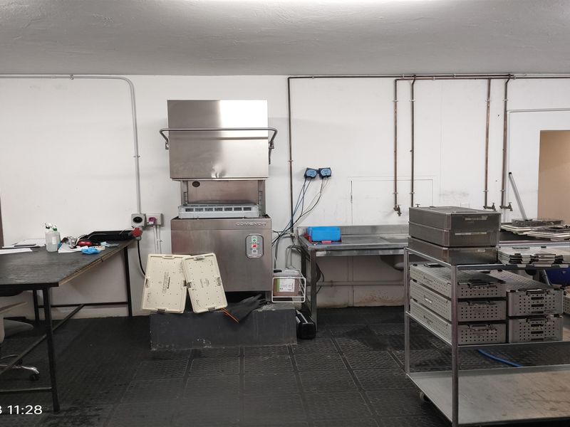 324m2  Warehouse  - TO LEASE - Photo 6