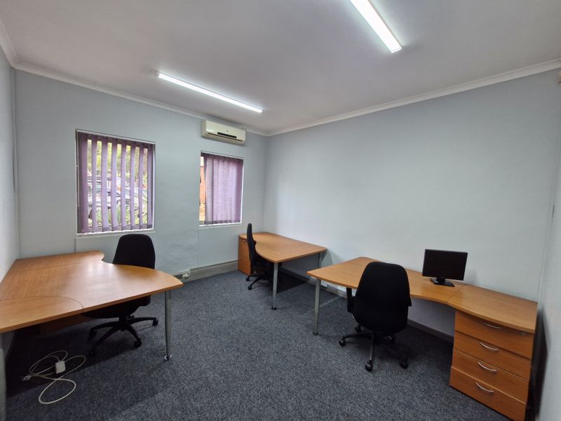 Beautiful big office space available to rent in die Hoewes - Photo 8