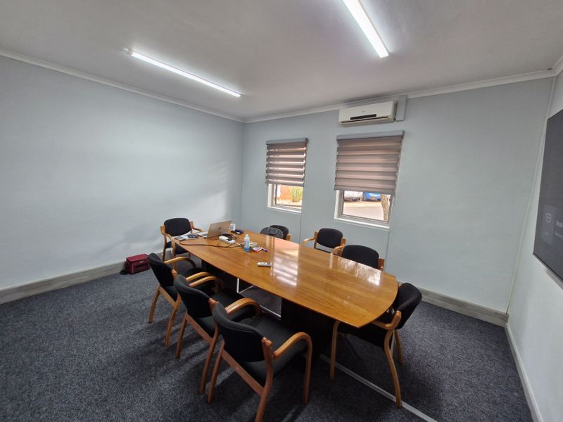 Beautiful big office space available to rent in die Hoewes - Photo 5